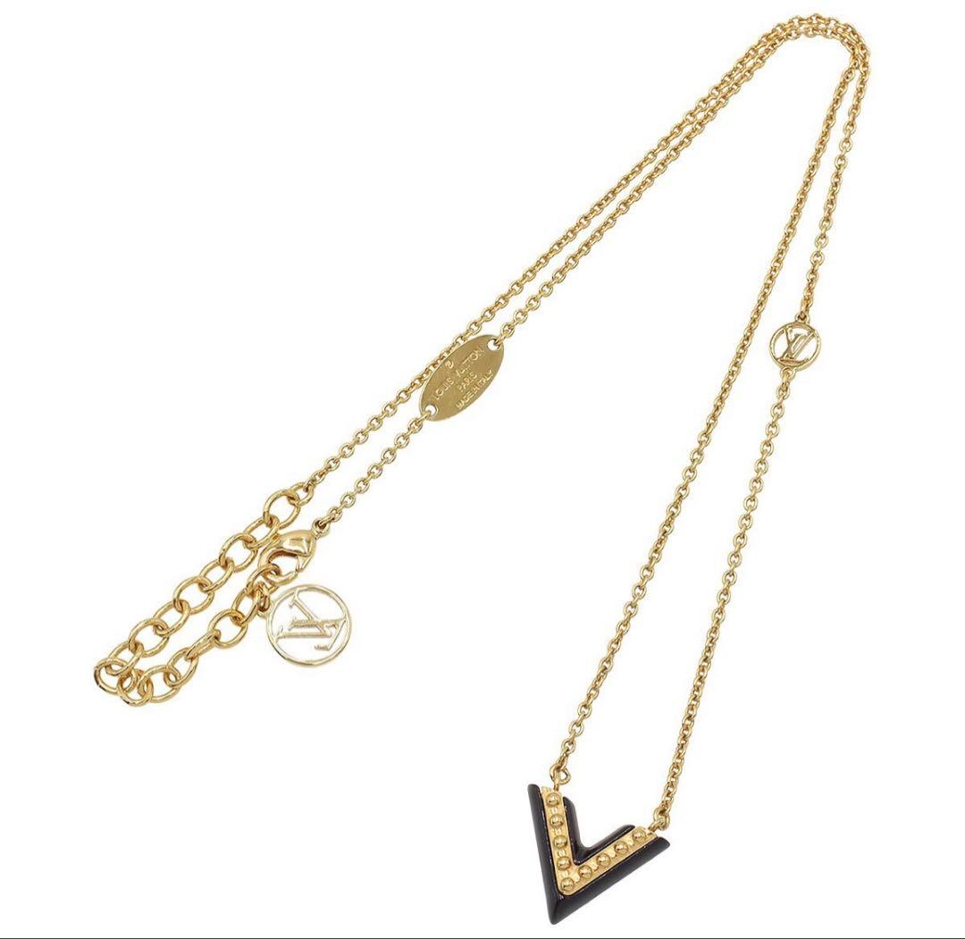 Louis Vuitton Essential V LV Circle Necklace