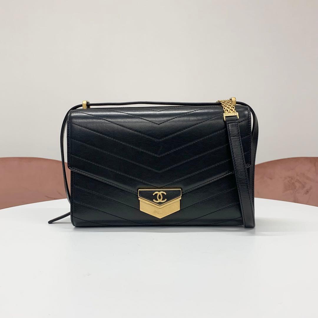 Chanel CC Logo Chez Blanc Medal Flap Stitch Shoulder Bag
