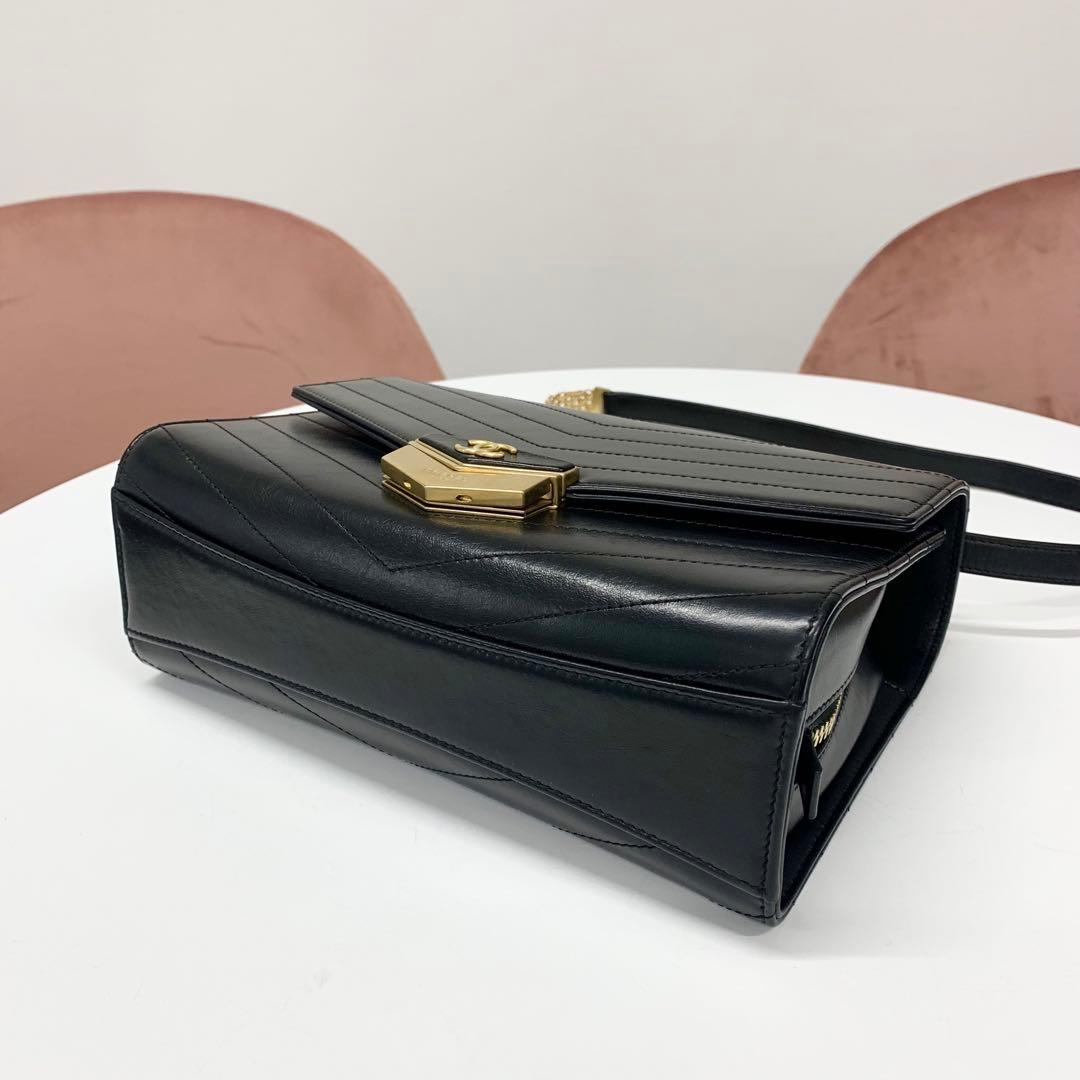 Chanel CC Logo Chez Blanc Medal Flap Stitch Shoulder Bag — view 4