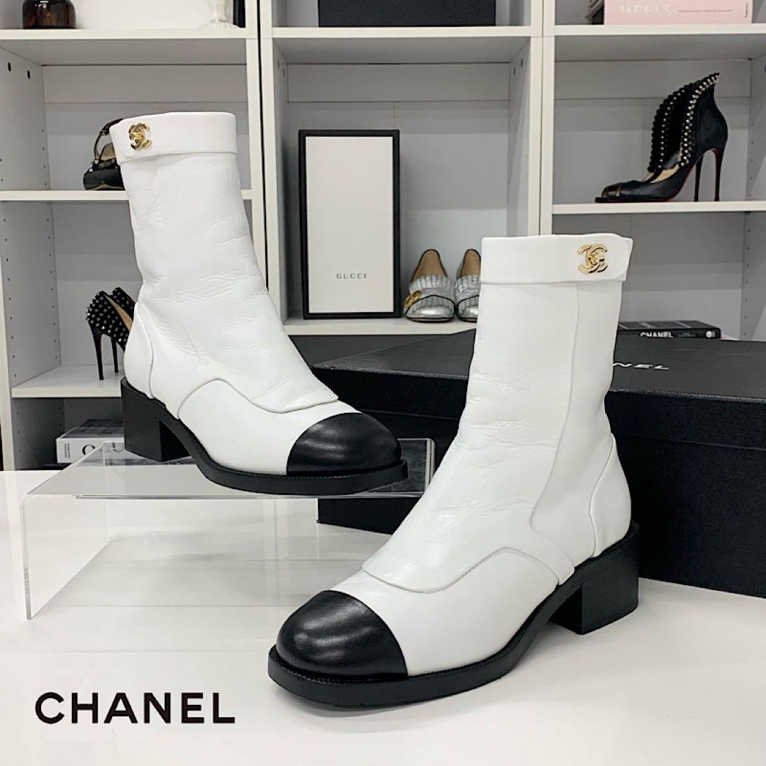 Chanel CC Logo Turnlock Leather Short Boots White Black