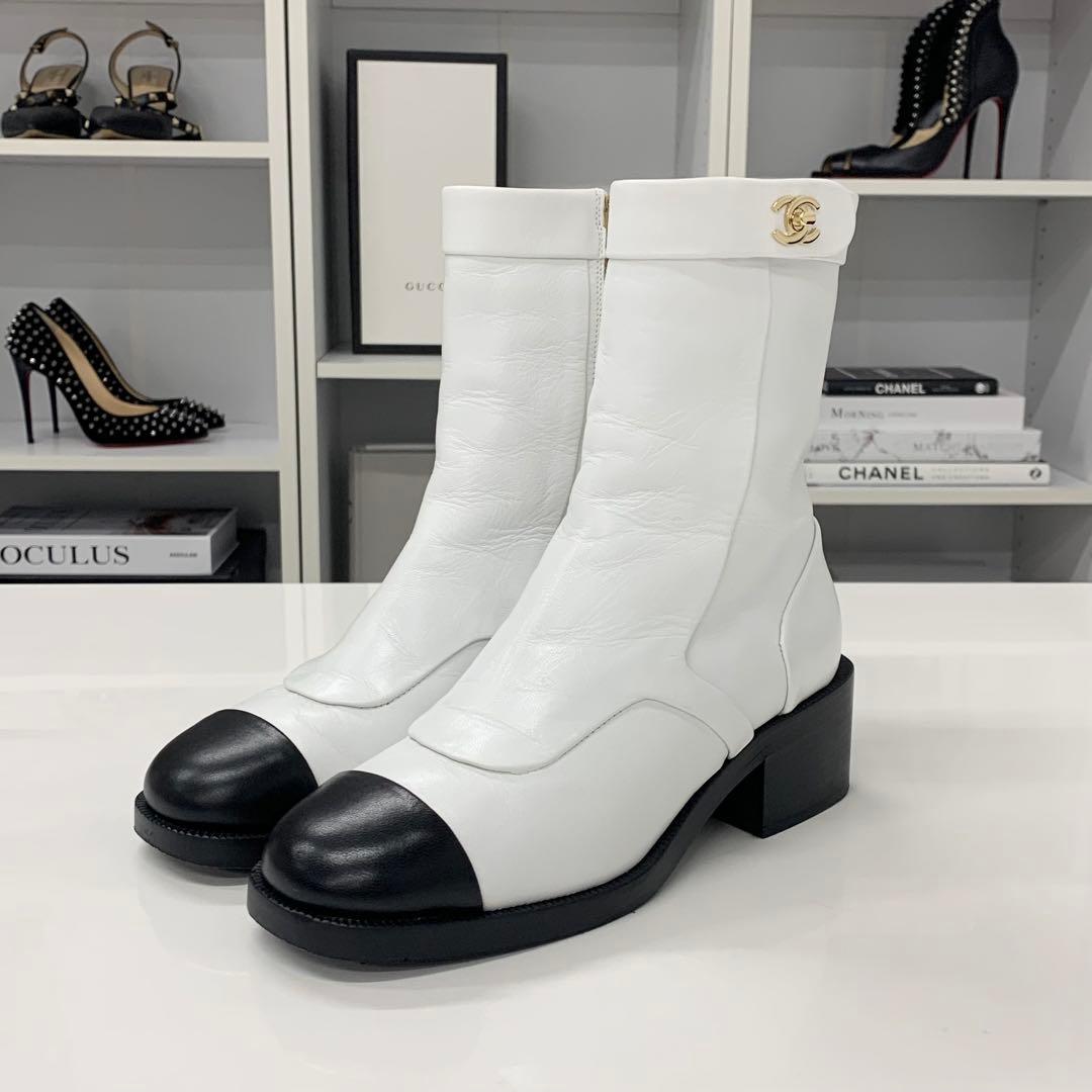 Chanel CC Logo Turnlock Leather Short Boots White Black — view 3