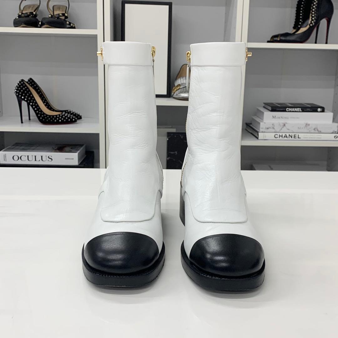 Chanel CC Logo Turnlock Leather Short Boots White Black — view 4