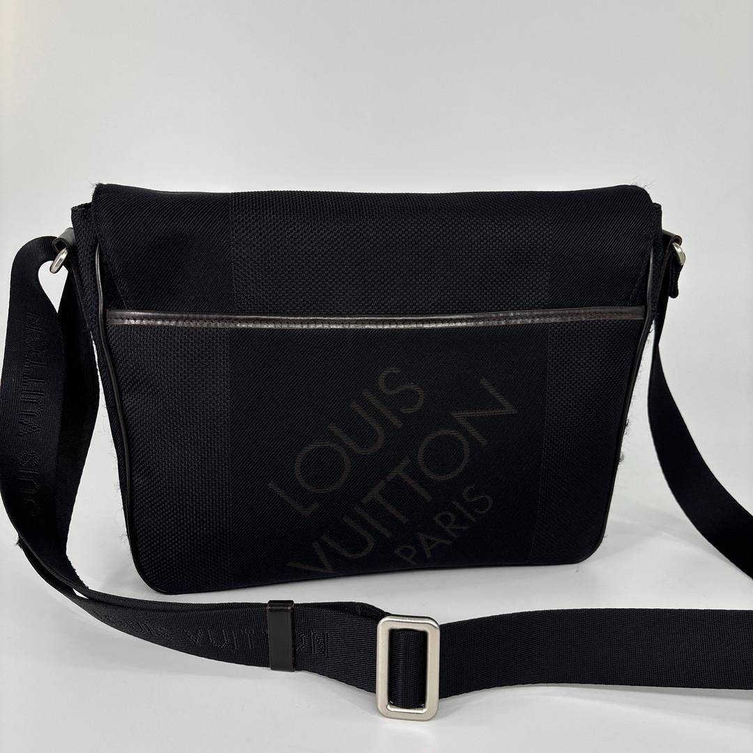 Louis Vuitton Damier Geant Petite Messager Shoulder — view 5