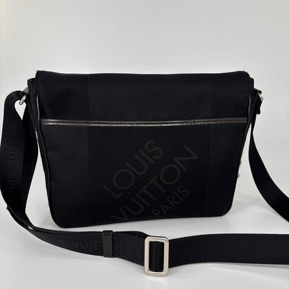 Louis Vuitton Damier Geant Petite Messager Shoulder — view 5