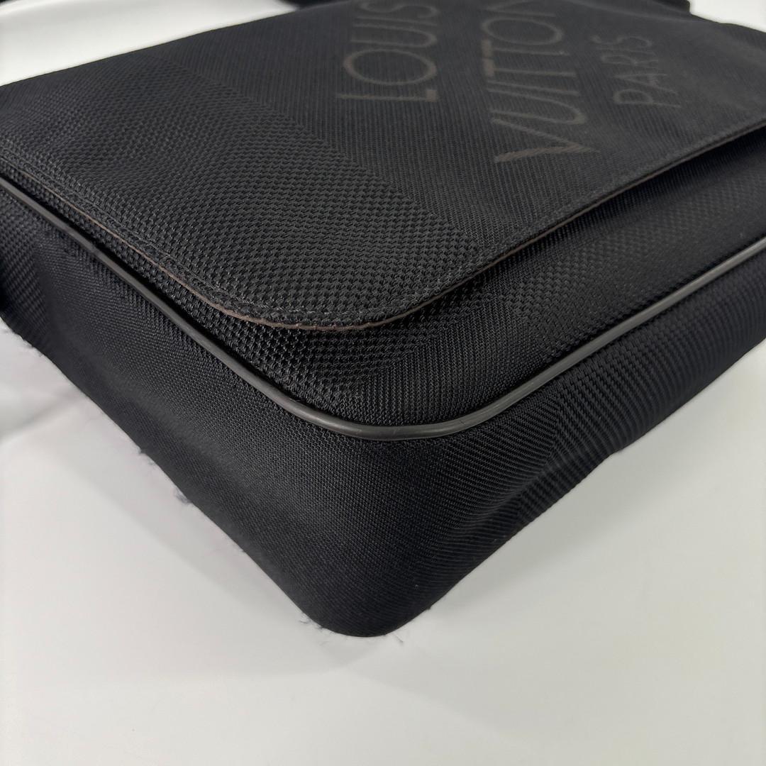 Louis Vuitton Damier Geant Petite Messager Shoulder — view 6
