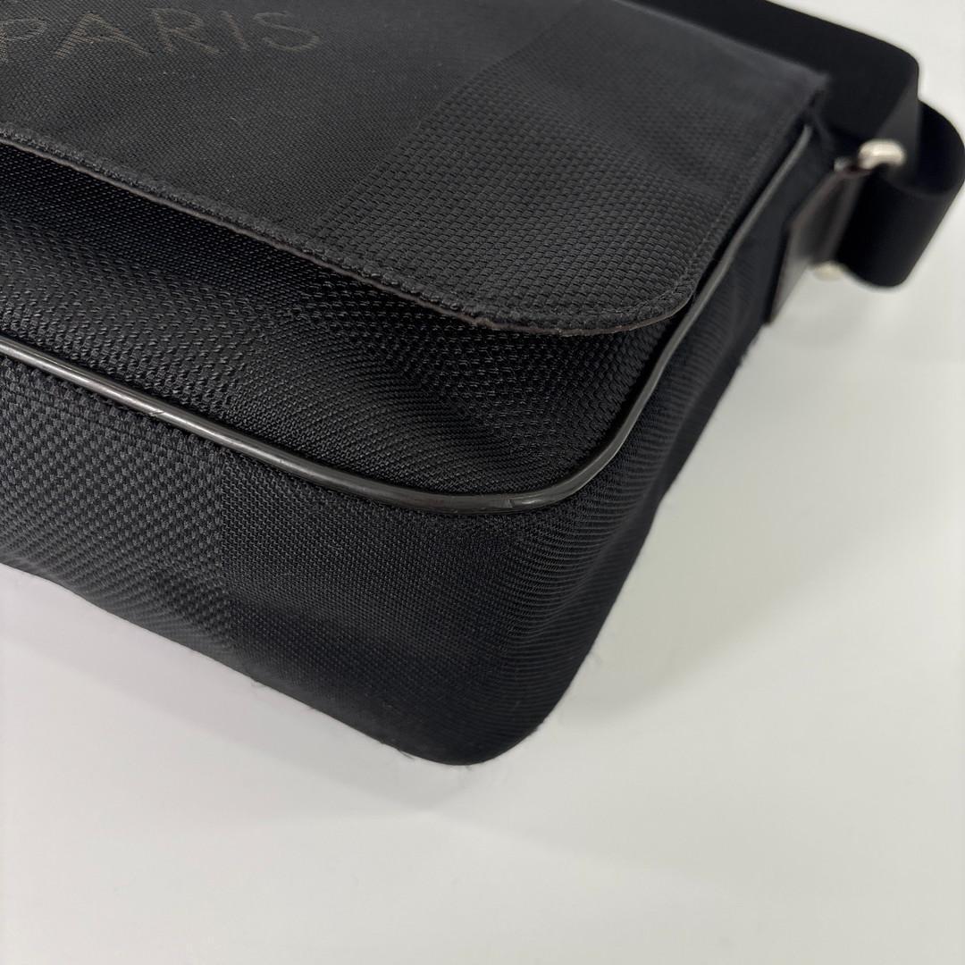 Louis Vuitton Damier Geant Petite Messager Shoulder — view 7
