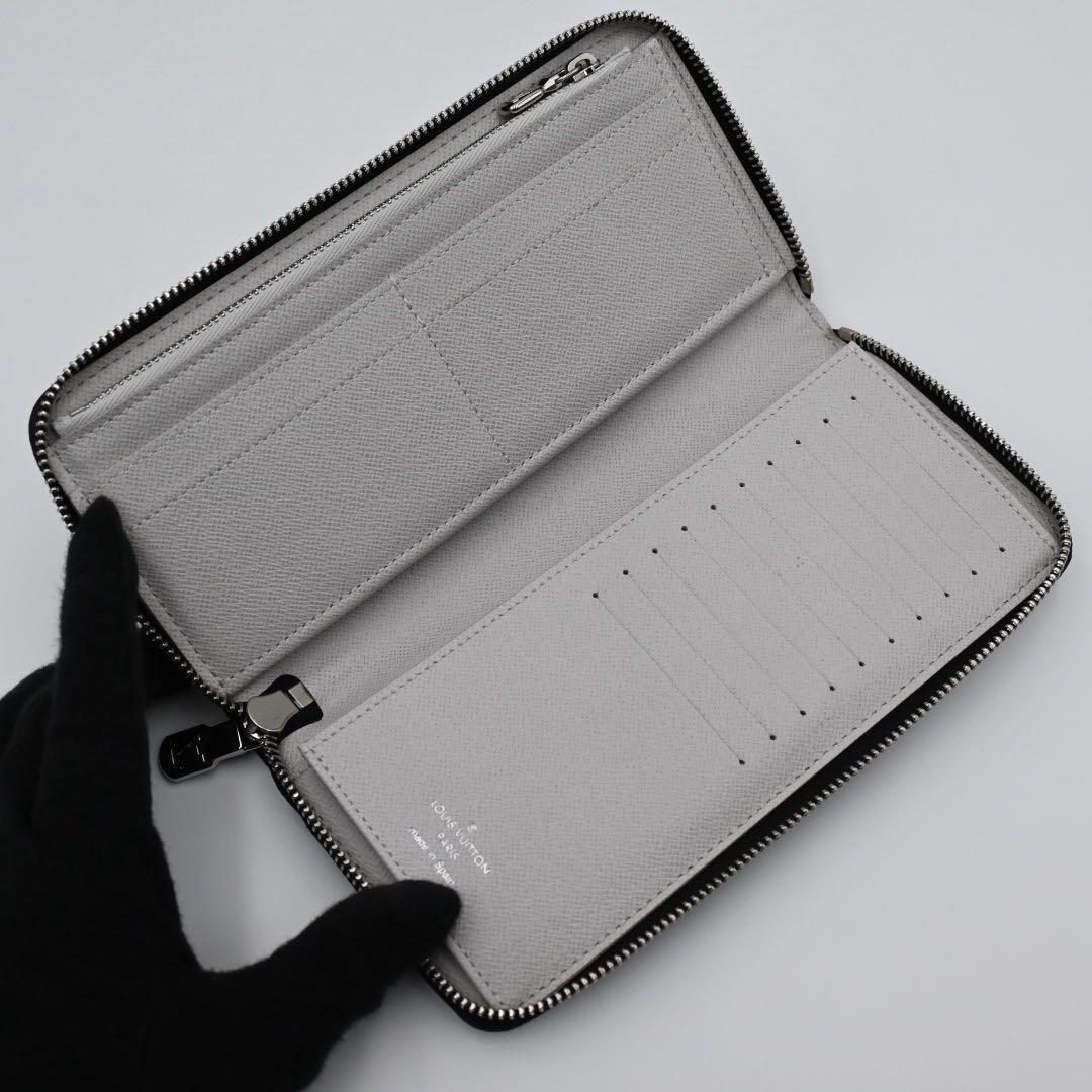Louis Vuitton Taigarama Vertical Wallet Antarctica — view 3