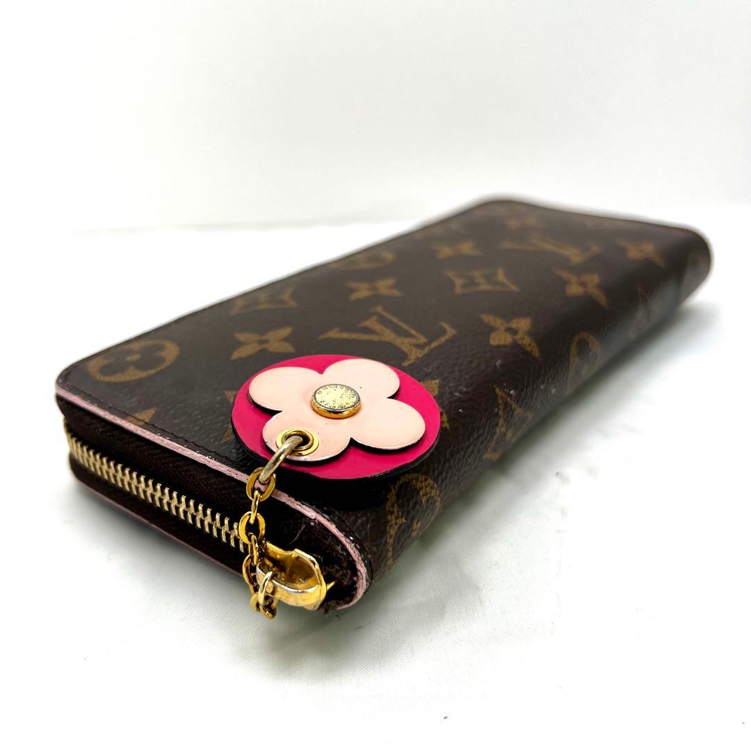 Louis Vuitton Monogram Portefeuille Clemence Flower Charm — view 4