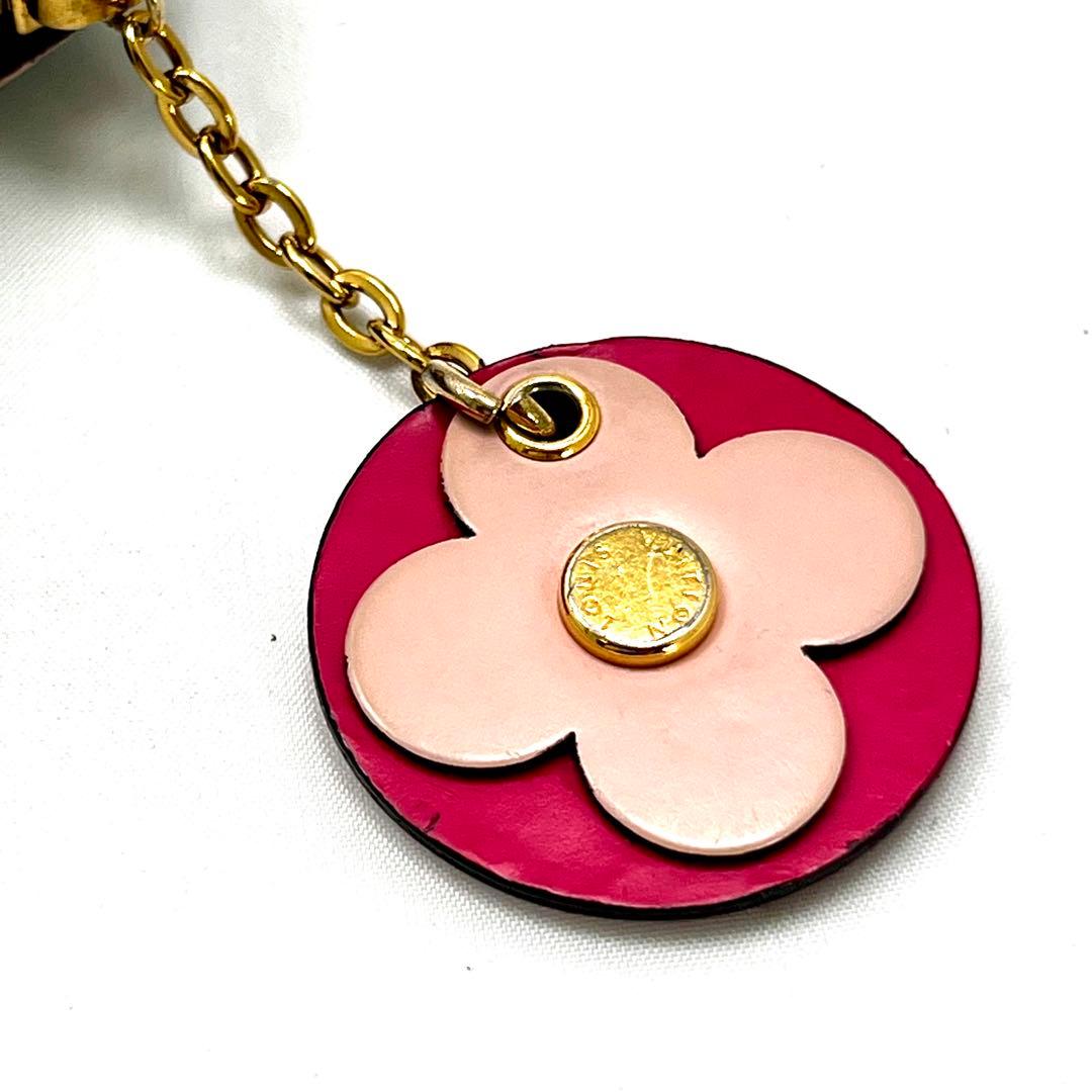 Louis Vuitton Monogram Portefeuille Clemence Flower Charm — view 9