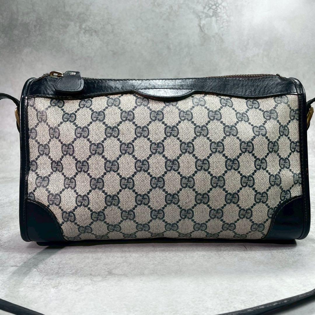 Gucci GG Shoulder Bag Navy Beige Logo Leather — view 2
