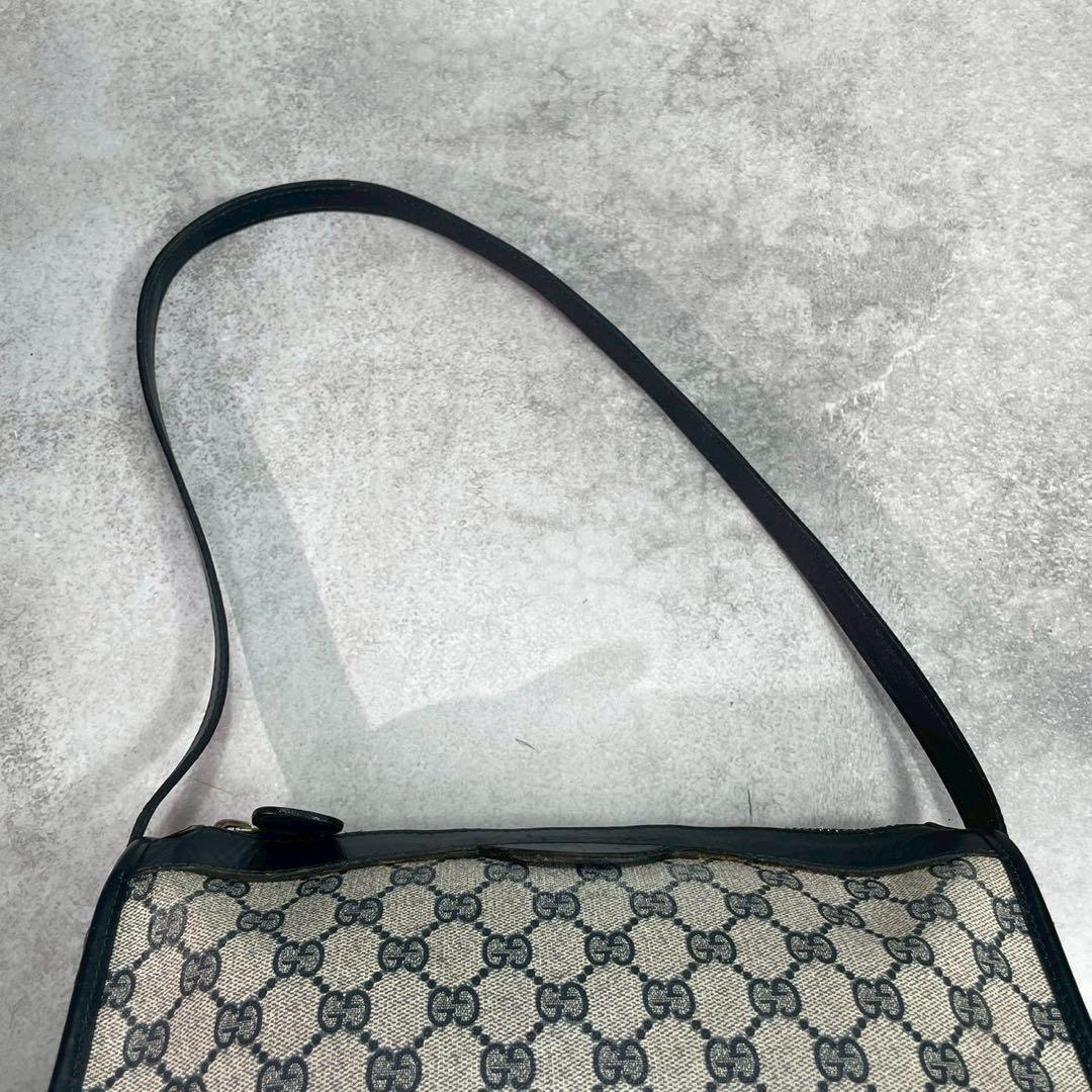 Gucci GG Shoulder Bag Navy Beige Logo Leather — view 4