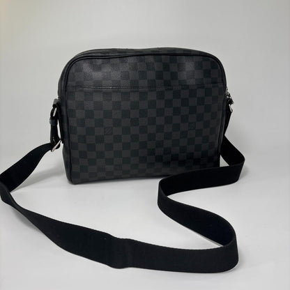 Louis Vuitton Super Damier Graphite Dayton MM Shoulder Bag Black — view 5