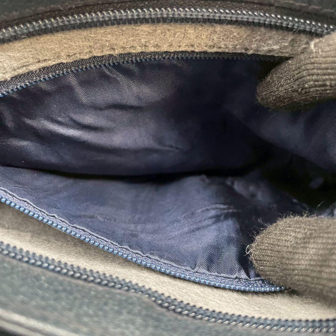 Gucci GG Shoulder Bag Navy Beige Leather Logo — view 6