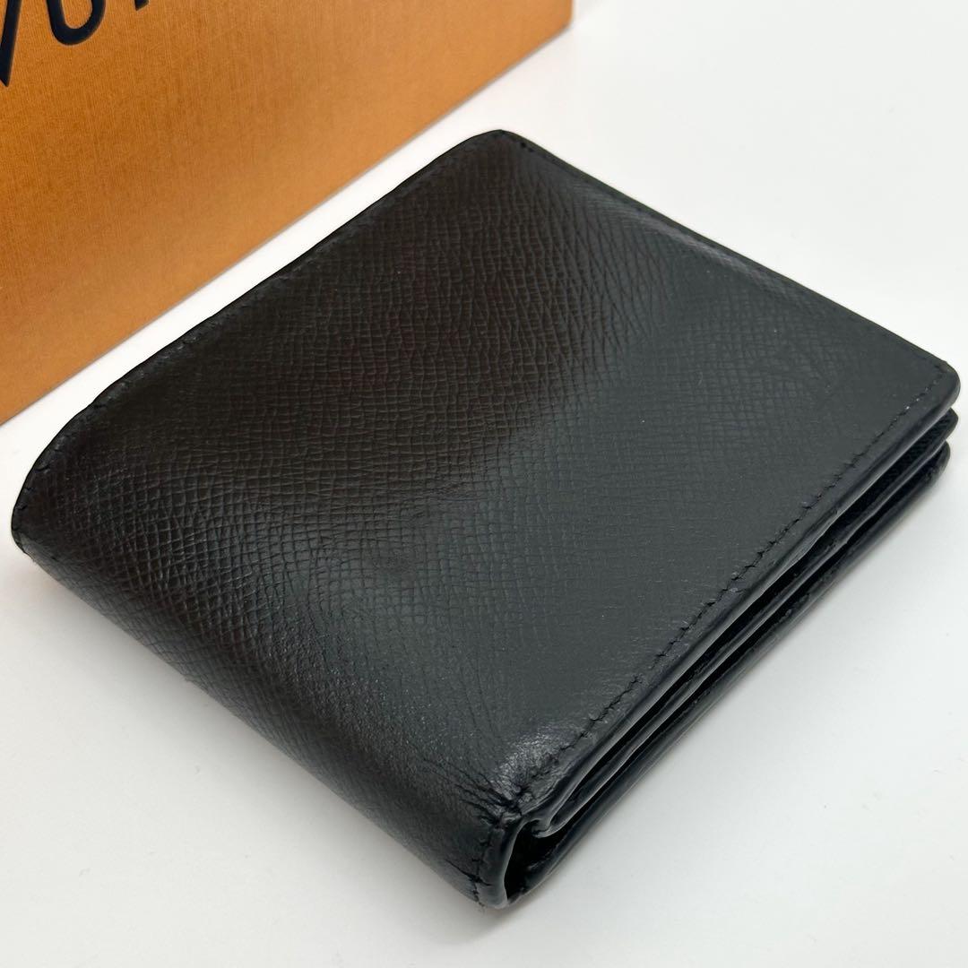 Louis Vuitton Portefeuille Amerigo NM Taiga Compact Marco Wallet — view 4