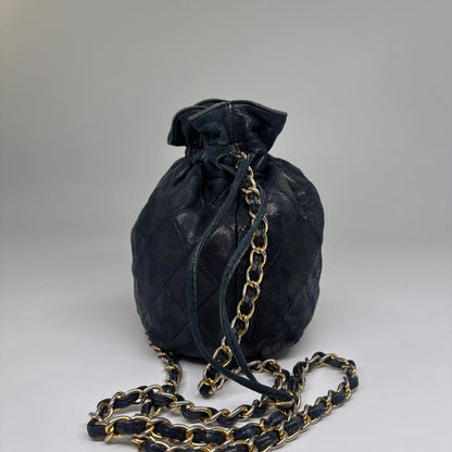 Chanel Drawstring Shoulder Bag Black Gold — view 5