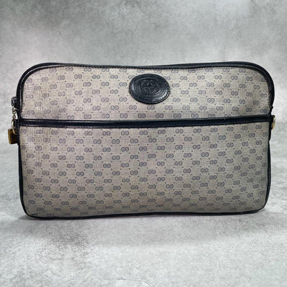 Gucci GG Clutch Navy Beige Logo Leather — view 2