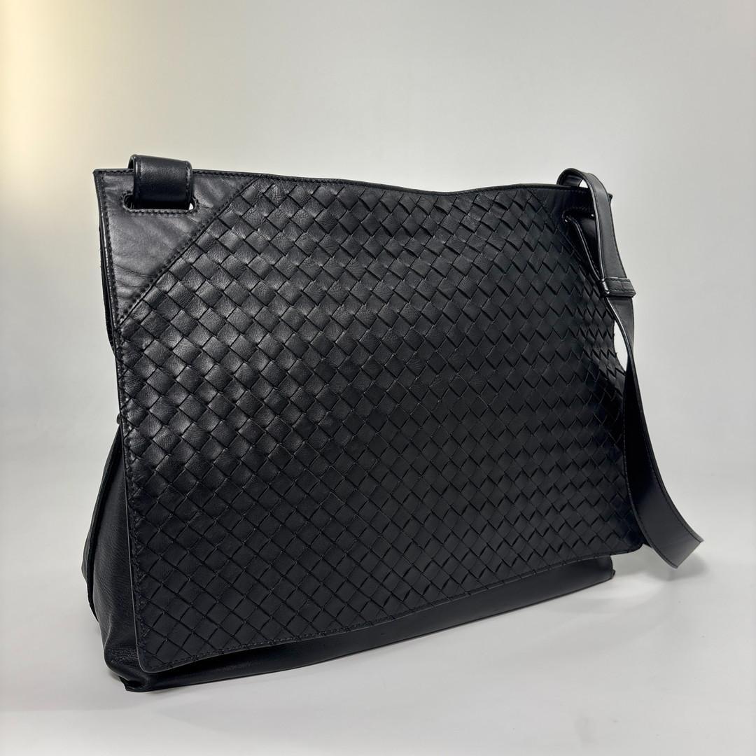 Bottega Veneta Super Shoulder Bag Leather Intrecciato Black — view 3