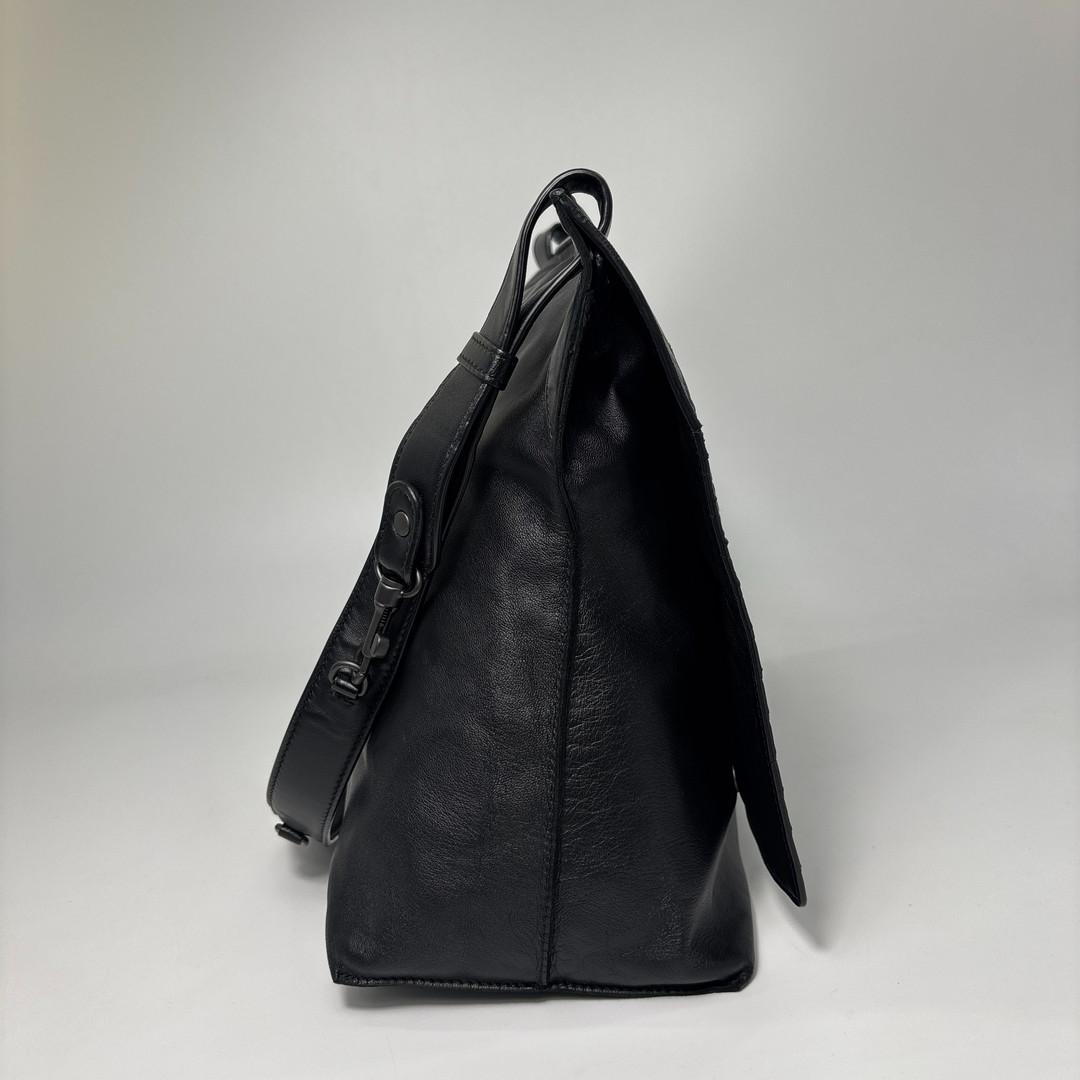 Bottega Veneta Super Shoulder Bag Leather Intrecciato Black — view 4