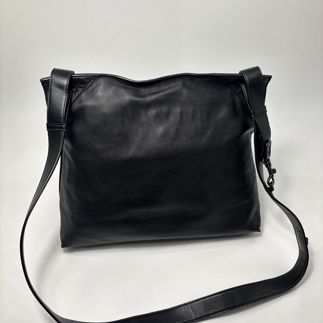 Bottega Veneta Super Shoulder Bag Leather Intrecciato Black — view 5