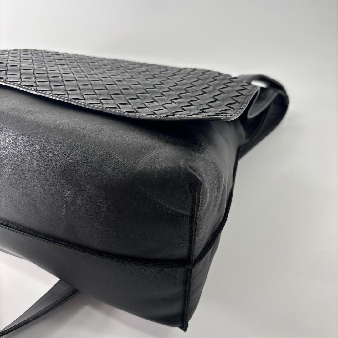 Bottega Veneta Super Shoulder Bag Leather Intrecciato Black — view 7