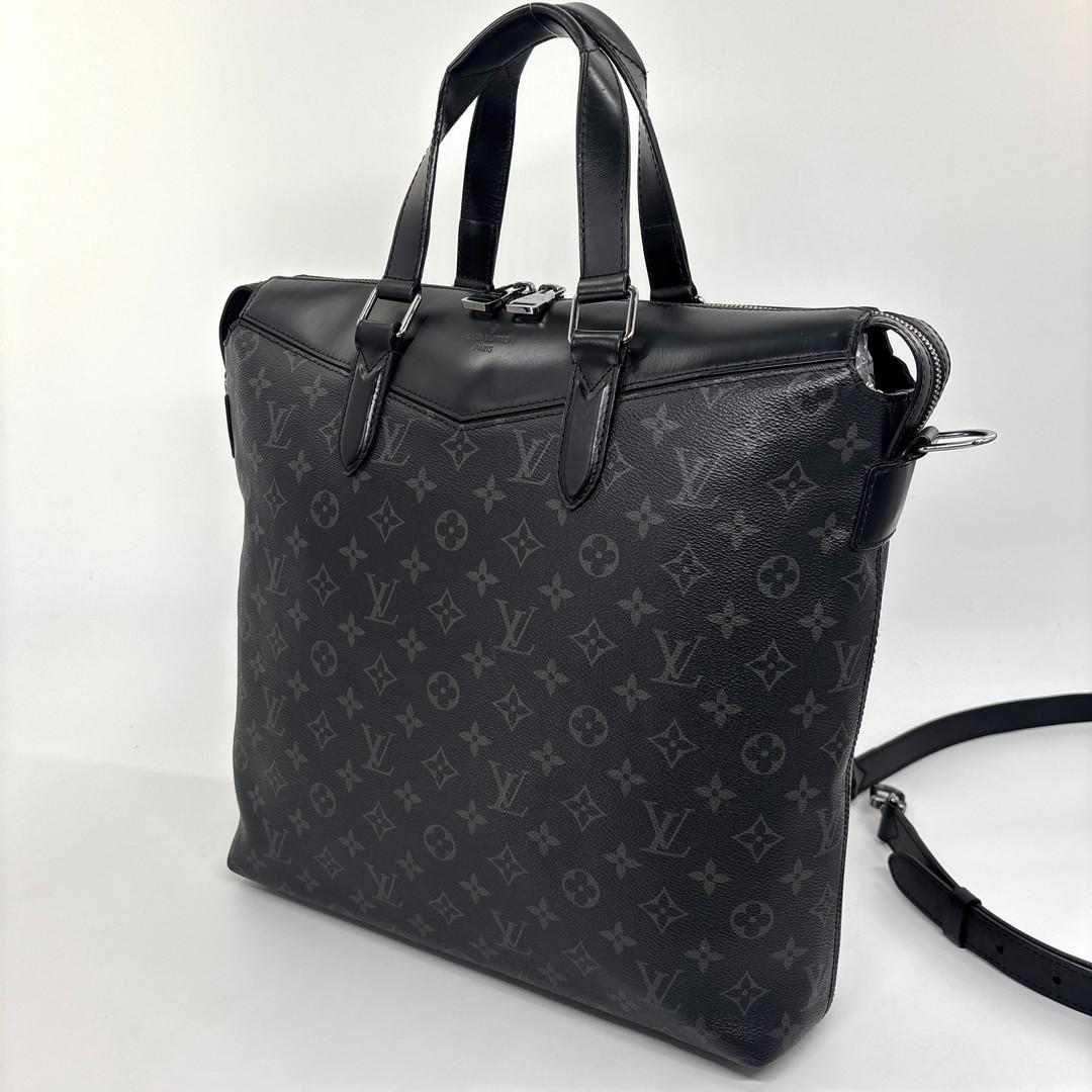 Louis Vuitton Super Monogram Eclipse Explorer Business — view 2