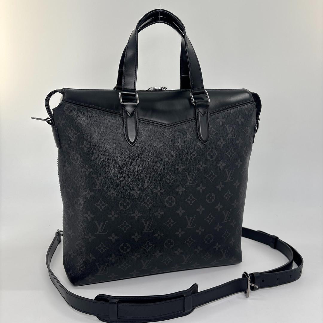 Louis Vuitton Super Monogram Eclipse Explorer Business — view 5