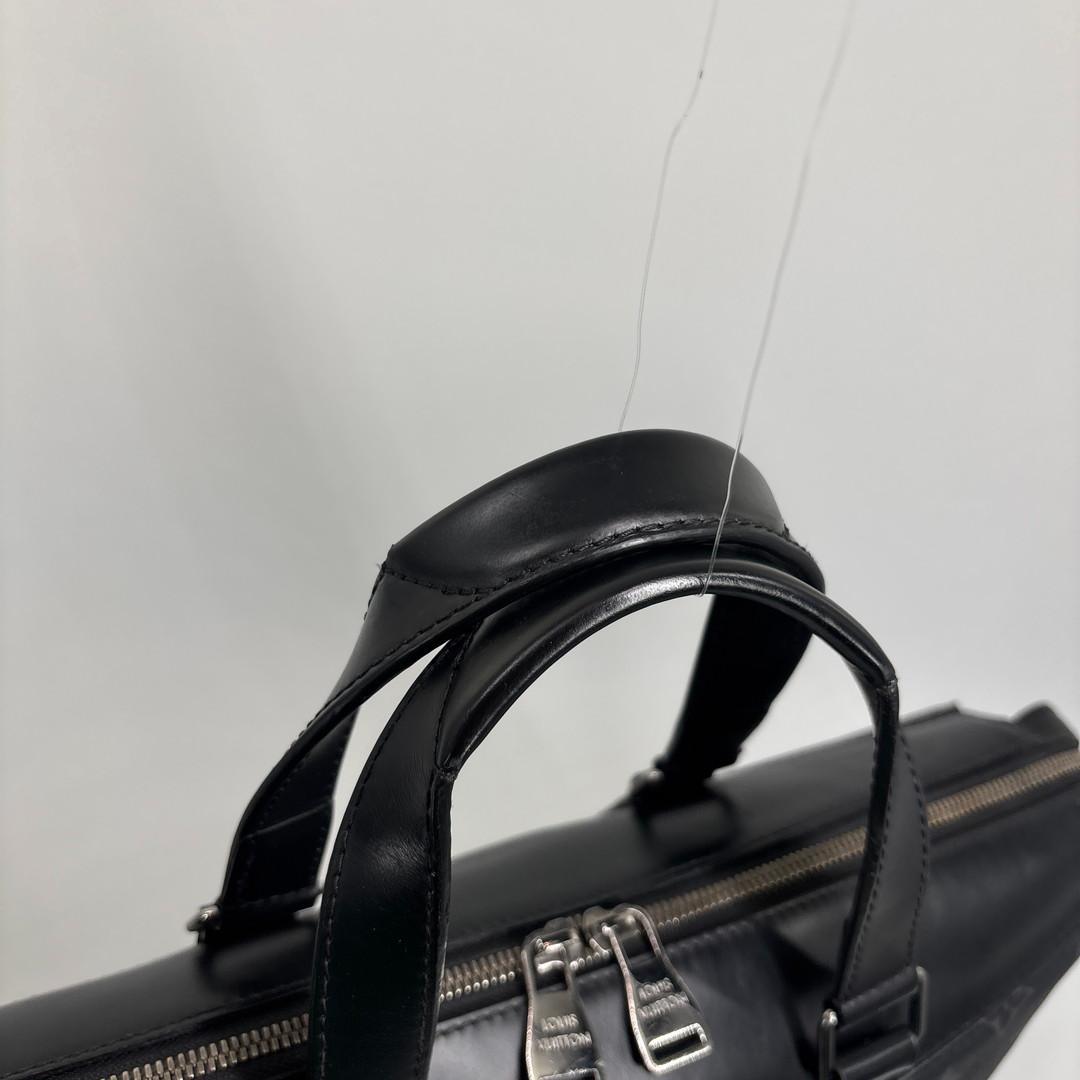 Louis Vuitton Super Monogram Eclipse Explorer Business — view 6