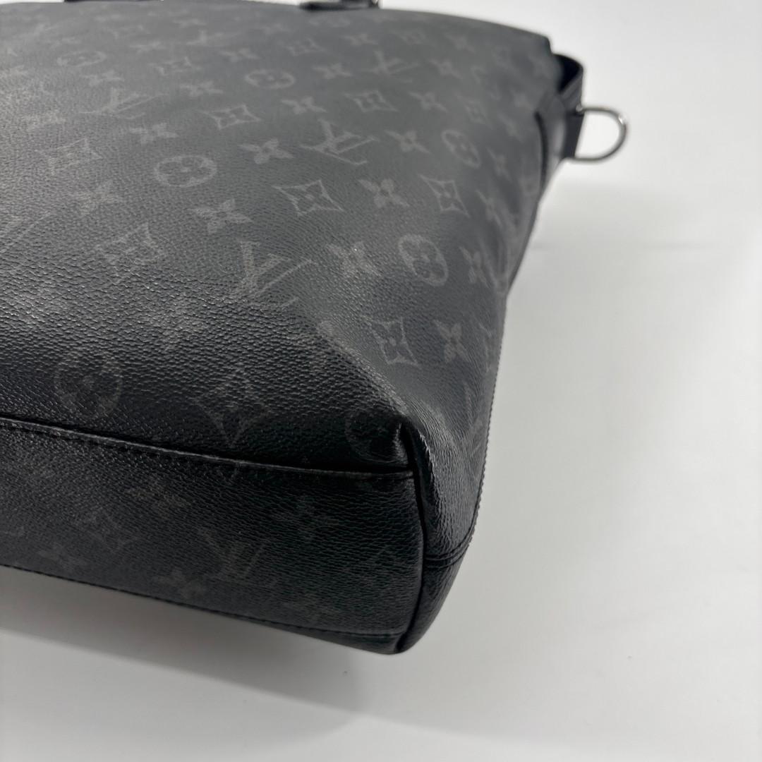 Louis Vuitton Super Monogram Eclipse Explorer Business — view 9