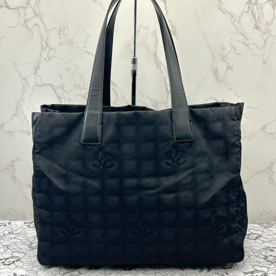 Chanel New Travel Line Tote MM — view 4