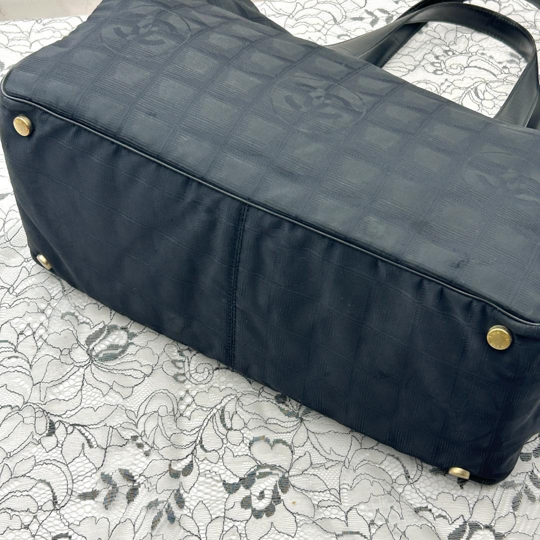 Chanel New Travel Line Tote MM — view 5