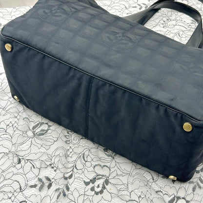 Chanel New Travel Line Tote MM — view 5