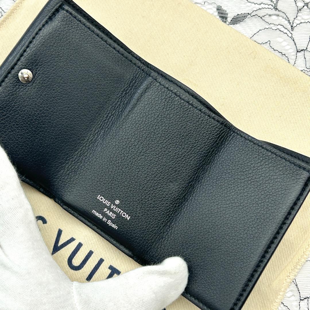 Louis Vuitton Portefeuille Lock Mini Fold Wallet — view 6