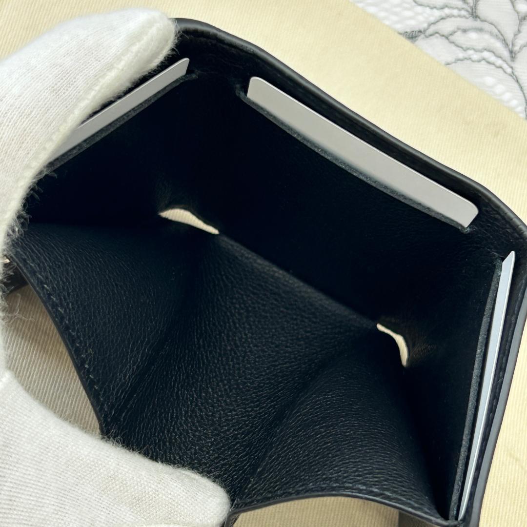 Louis Vuitton Portefeuille Lock Mini Fold Wallet — view 7