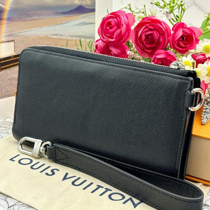 Louis Vuitton Taiga Zippy Dragonne Wallet