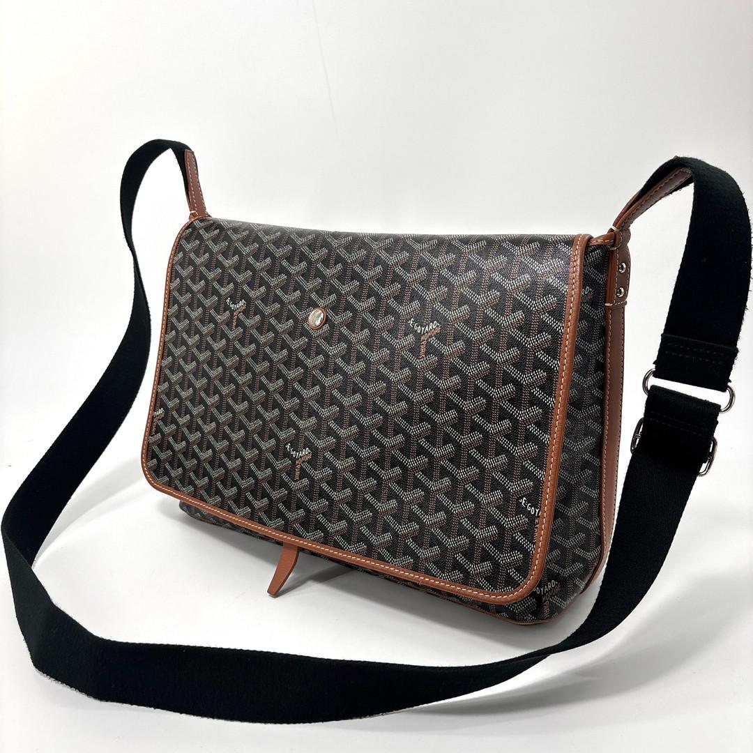 Goyard Capetien MM Shoulder Bag Black — view 2