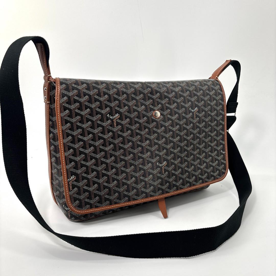 Goyard Capetien MM Shoulder Bag Black — view 3