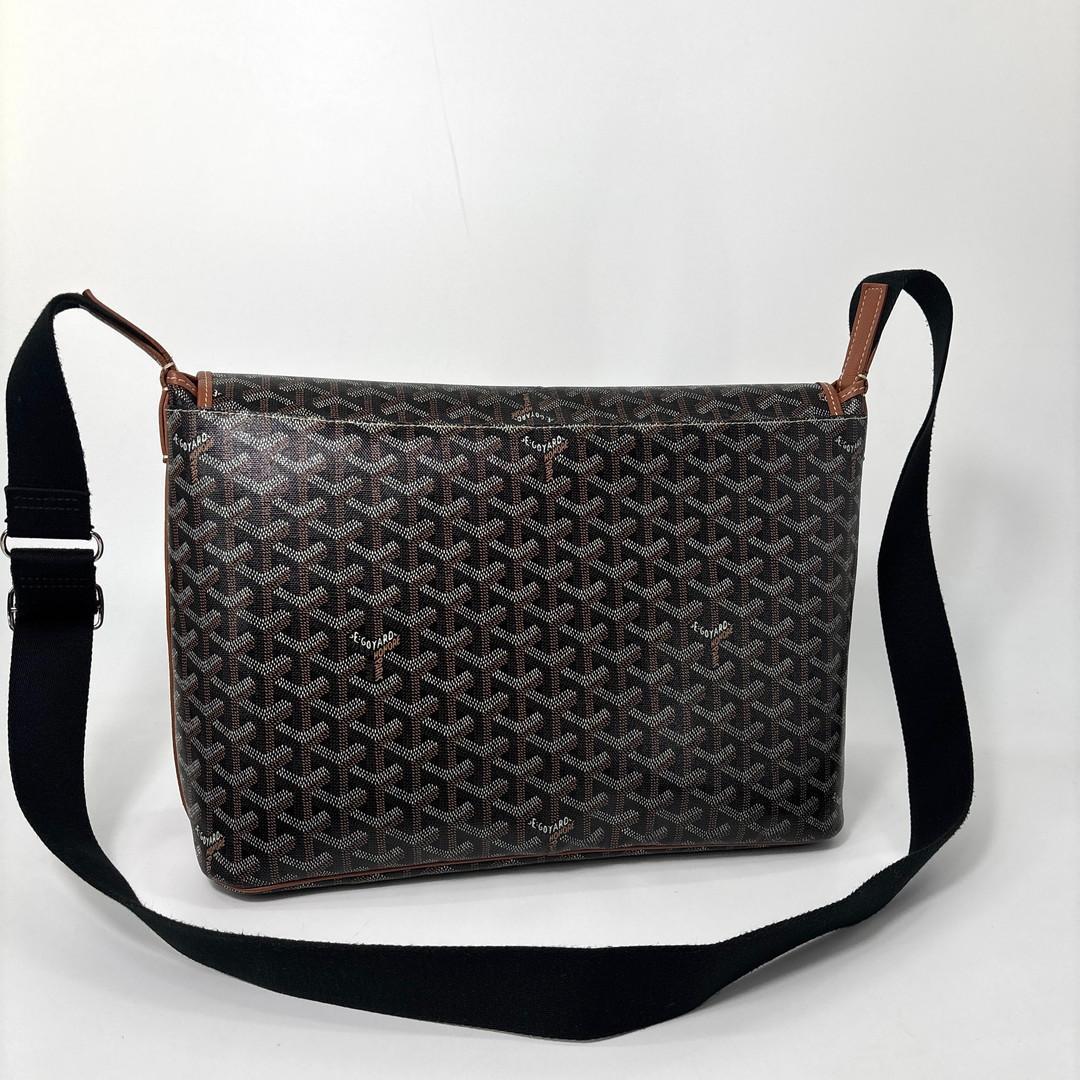 Goyard Capetien MM Shoulder Bag Black — view 5