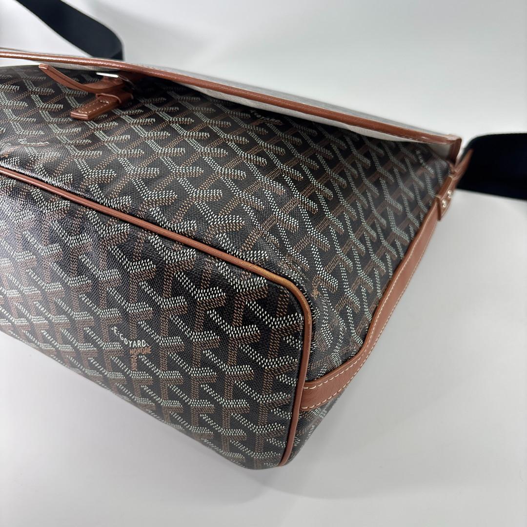 Goyard Capetien MM Shoulder Bag Black — view 7