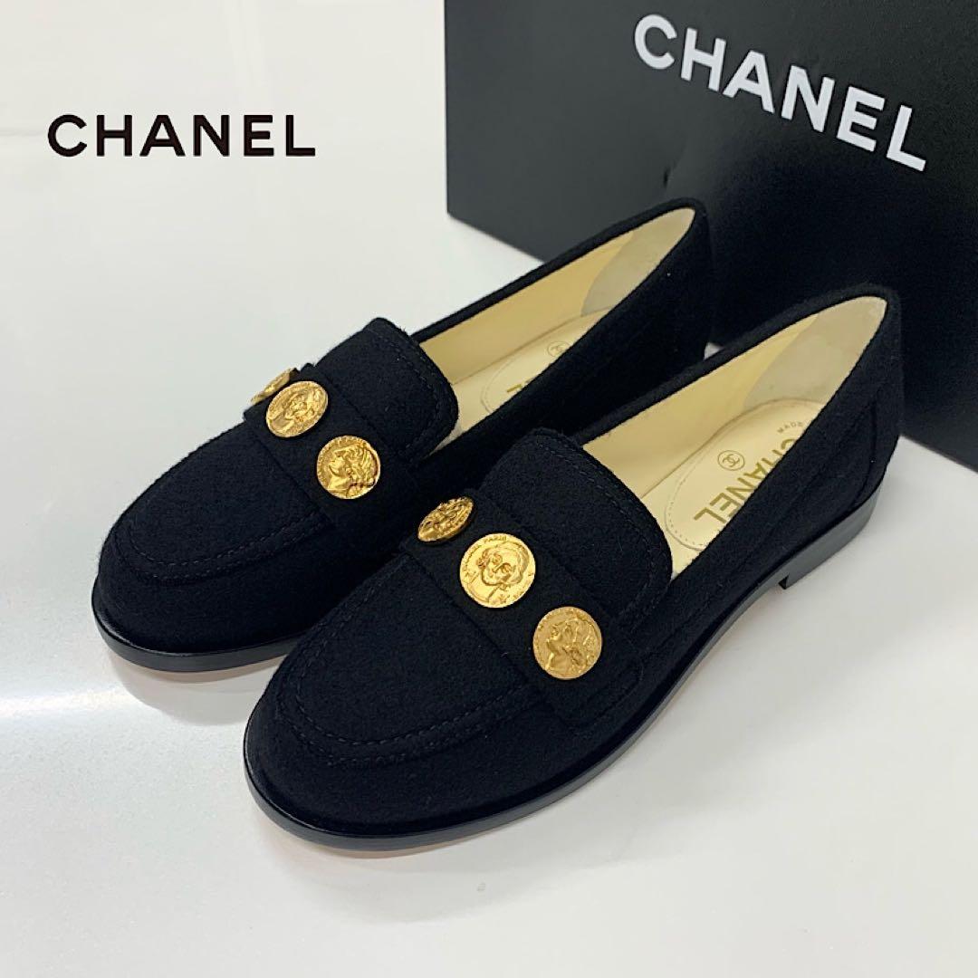 Chanel CC Logo Felt Coin Loafers Black Gold