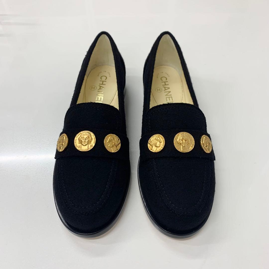 Chanel CC Logo Felt Coin Loafers Black Gold — view 2