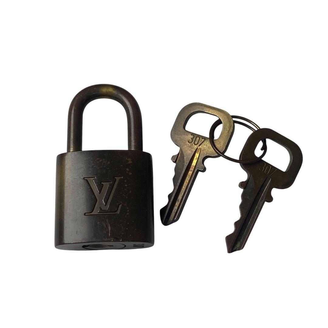 Vuitton Louis Vuitton Epi Alma Handbag With Keys And Cadenas