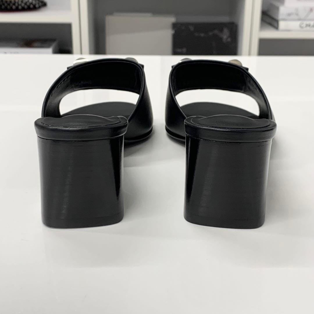 Hermes Dreamy Leather Collier Chien Sandals Black — view 5