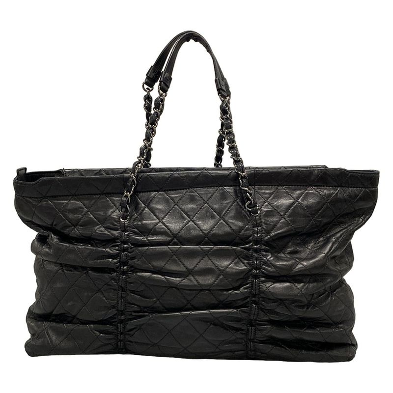 Chanel Shoulder Bag Matelasse Black Silver Hardware / Chain Shoulder / Gathered