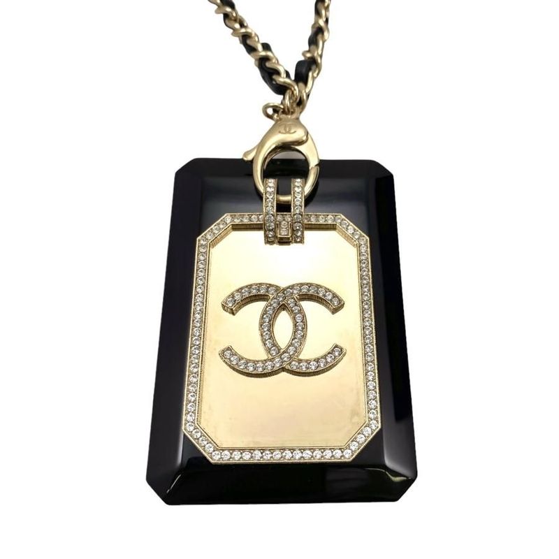 Chanel Ab6421 B06189 Nd228 Chain Necklace Card Case Black Gold Hardware with