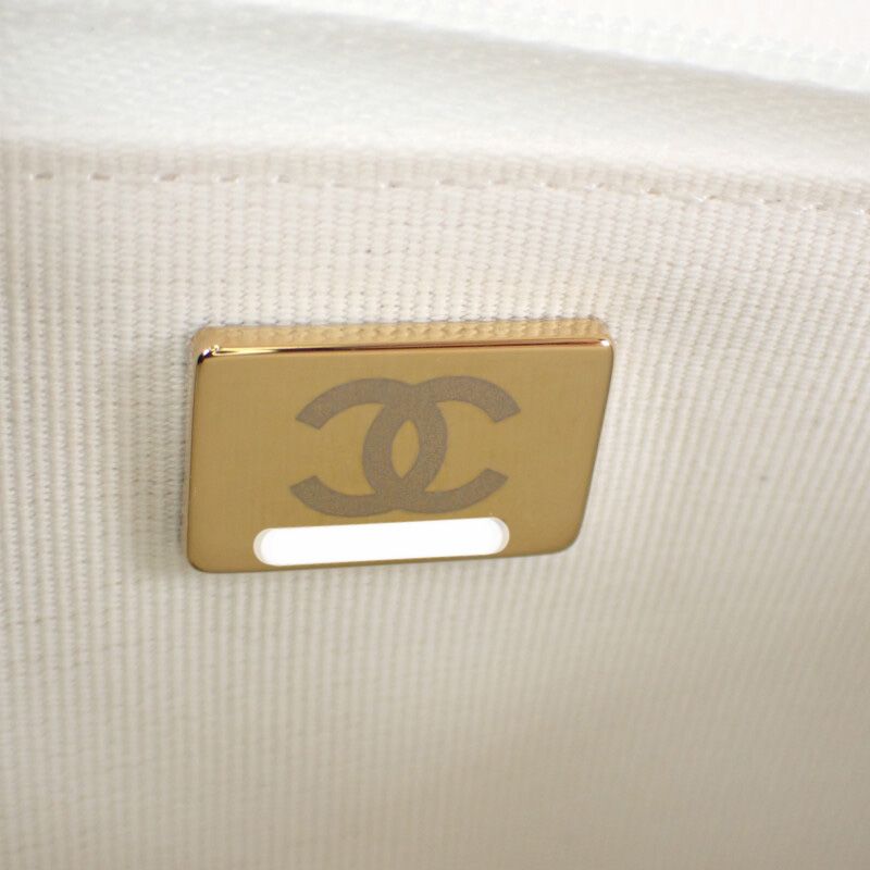 Chanel Classic Chain Wallet Ap0250 Shoulder Bag Caviar Skin White Gold Hardware