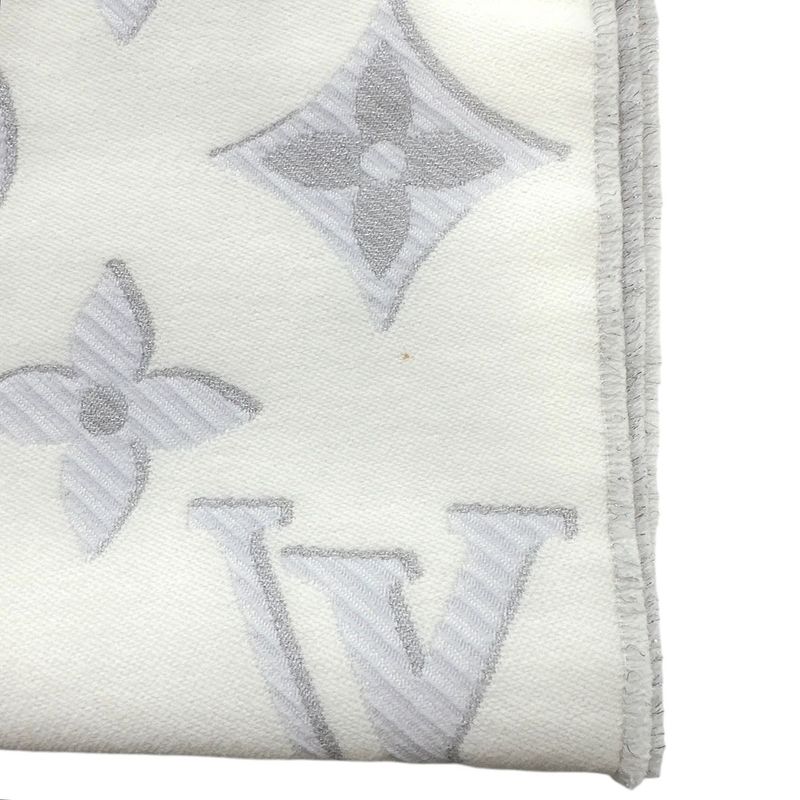 1942 Louis Vuitton Scarf LV Escential Shine M78895 Light Gray Wool Monogram