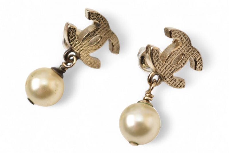 Chanel Earrings Chanel Mini CC Motif Coco Mark Swing Pearl Gold 08