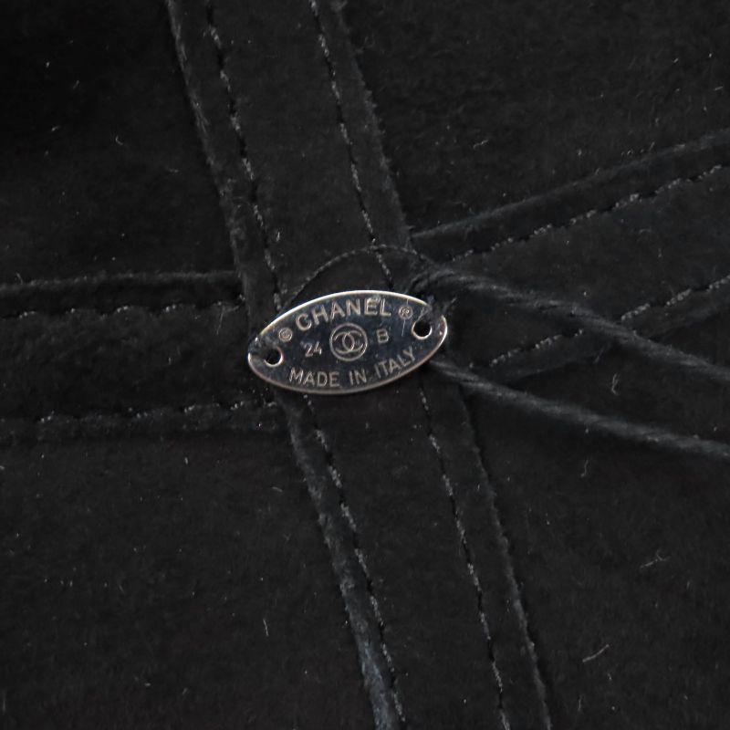 CHANEL 24AW 24B Coconage Reversible Coco Mark Hardware With Logo Design Mouton