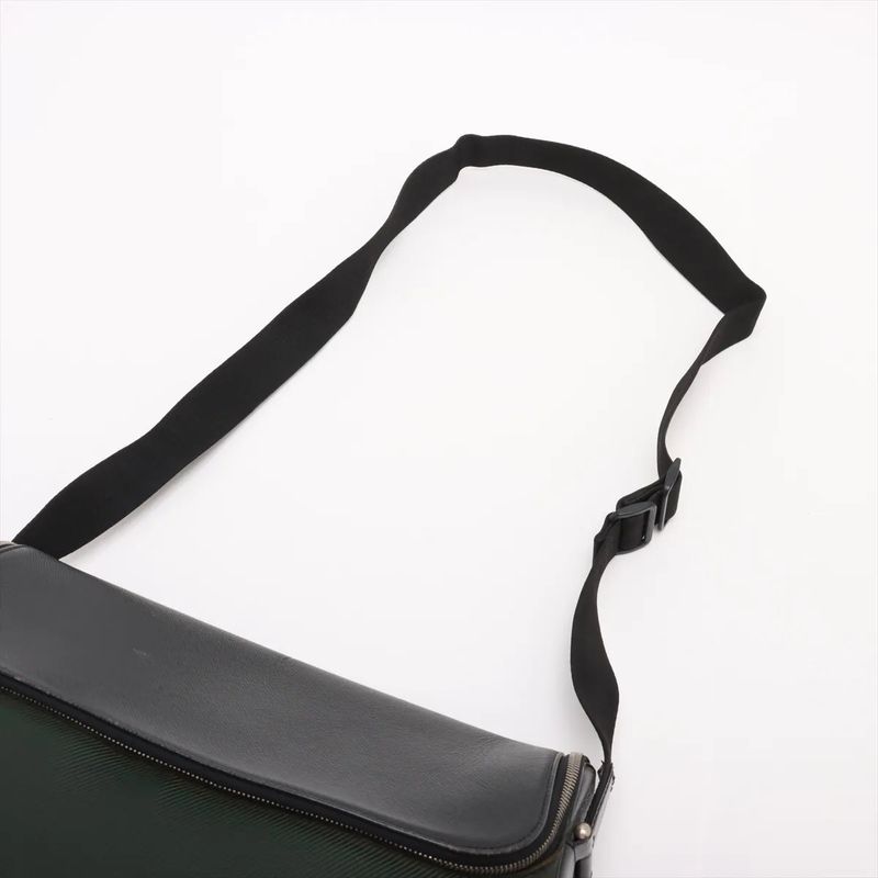 Louis Vuitton Taiga Taimere M30862 Leather Shoulder Bag Crossbody Messenger