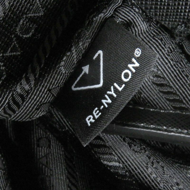 Prada 1bc167 Re-nylon Triangle Logo Triangle Plate Shoulder Bag With Pouch